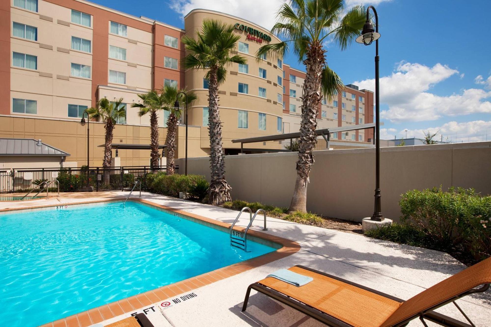 Courtyard Marriott Houston Pearland Hotel Exterior photo